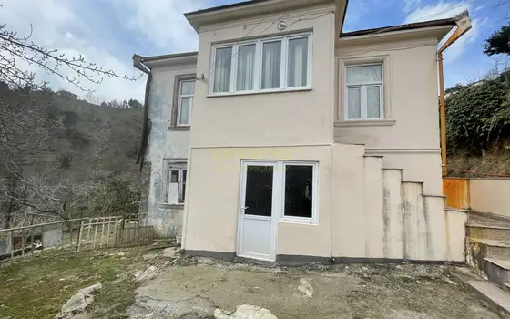 Частный дом с видом на горы в тихом месте в Сахалвашо.