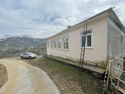 Частный дом с видом на горы в тихом месте в Сахалвашо.