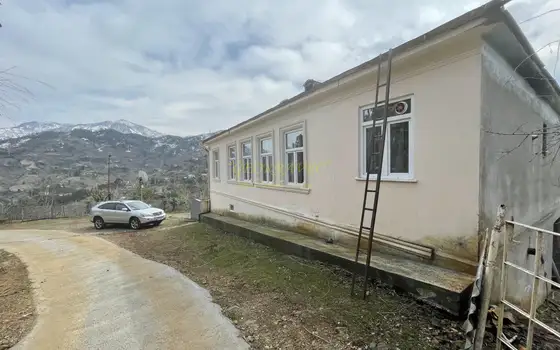 Частный дом с видом на горы в тихом месте в Сахалвашо.