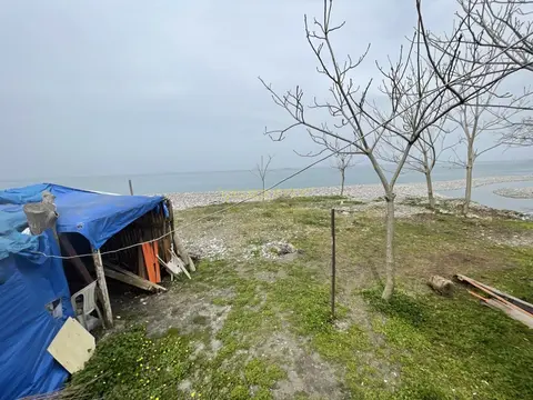 Частный дом у морских волн.