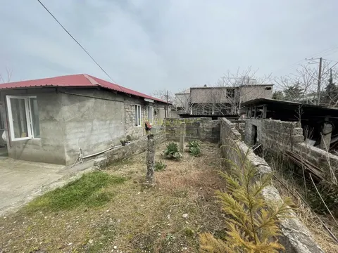 Частный дом у морских волн.