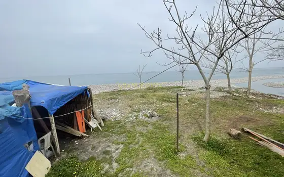 Частный дом у морских волн.