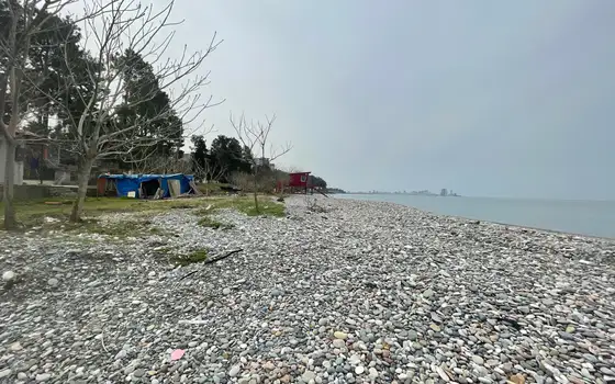 Частный дом у морских волн.