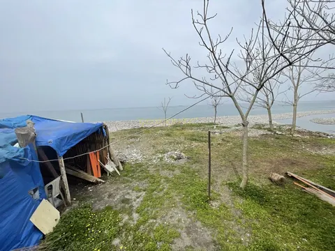 Частный дом у морских волн.