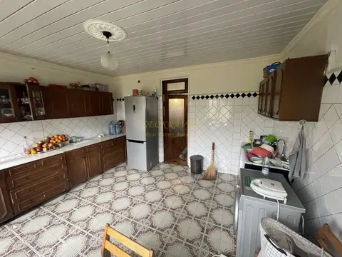 Частный дом с участком земли в километре от моря в Букнари.