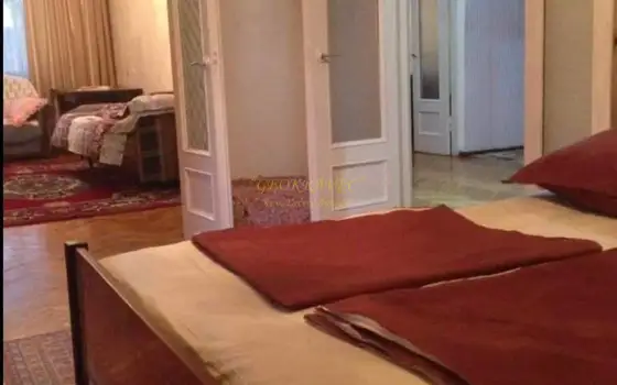 Продается квартира на первом этаже, можно использовать как коммерческое помещение. - სურათი 1