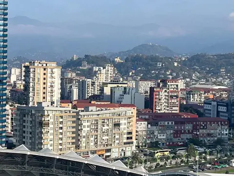 Продается двухкомнатная квартира возле нового футбольного стадиона в Батуми.