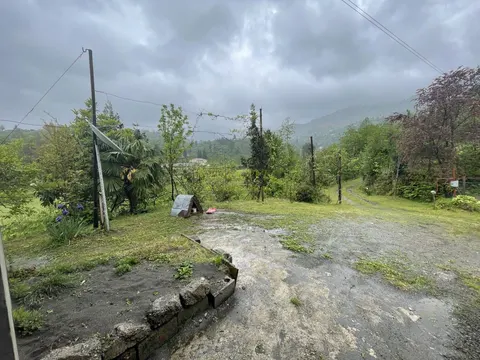 Продается частный дом на берегу реки.