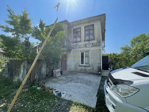 Продается частный дом в тихом и спокойном месте с видом на горы.