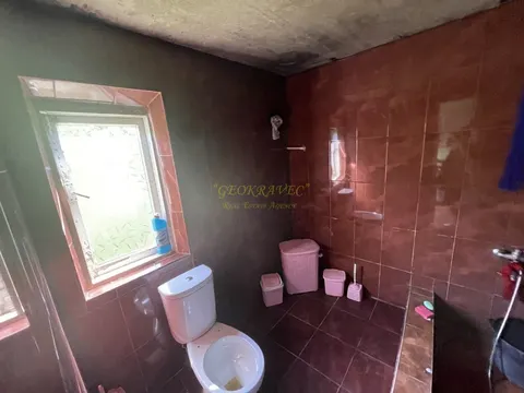 Продается частный дом в тихом и спокойном месте с видом на горы.