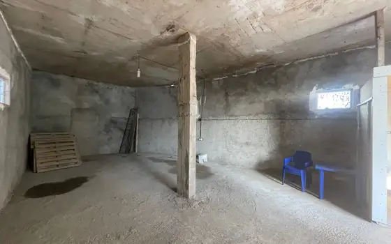 Трехэтажный дом с коммерческими помещениями - изображение 1