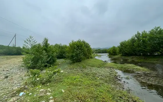 Продается земельный участок в Хуцубани, у дороги.