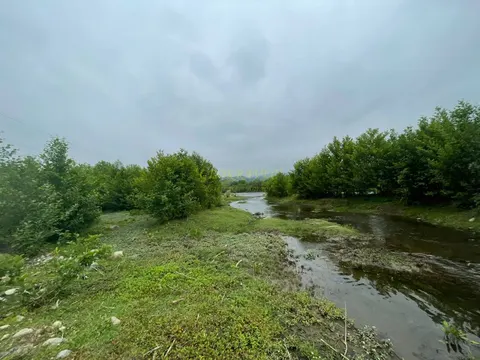 Продается земельный участок в Хуцубани, у дороги.
