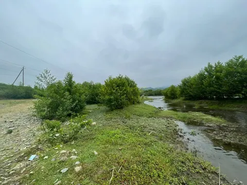 Продается земельный участок в Хуцубани, у дороги.