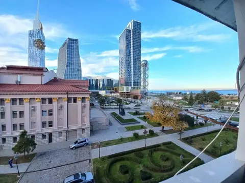 Продается квартира с прекрасным видом, в старом Батуми у моря