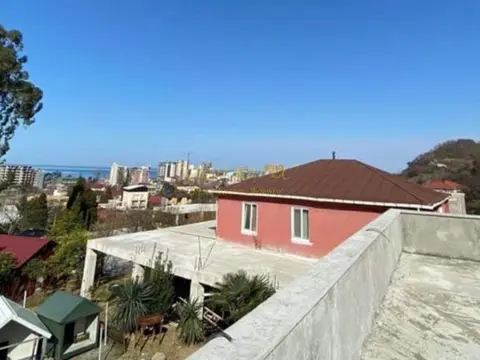 Продажа частного дома и земельного участка в Гонио, в курортной зоне