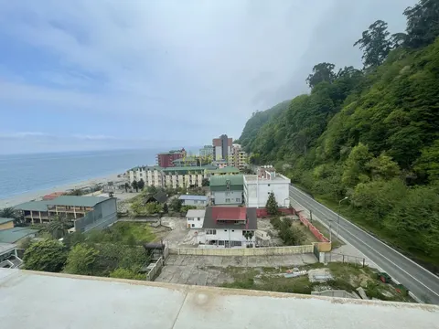 Квартира в престижном районе курортного района Квария с прекрасным видом на море и горы - სურათი 1