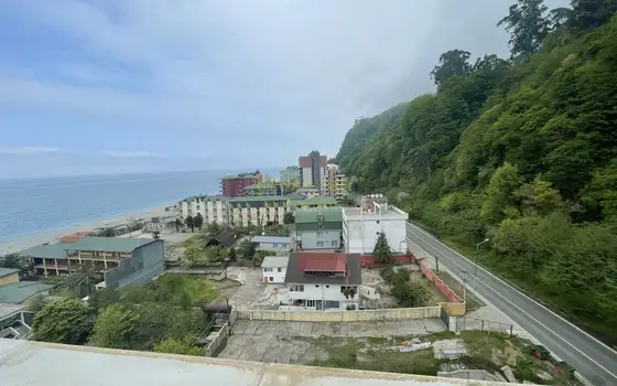 Квартира в престижном районе курортного района Квария с прекрасным видом на море и горы - изображение 1