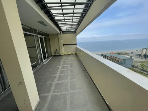 Квартира в престижном районе курортного района Квария с прекрасным видом на море и горы