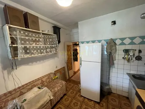 Квартира с подвалом и гаражом, недалеко от центра на многолюдной улице