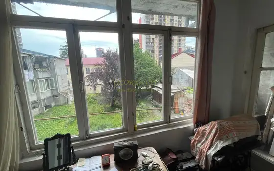 Квартира с подвалом и гаражом, недалеко от центра на многолюдной улице - სურათი 1