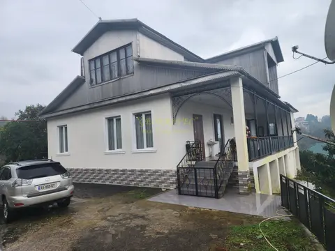 Частный дом и земельный участок с видом на море недалеко от города - изображение 1
