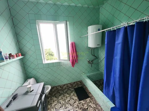 Частный дом и земельный участок с видом на море недалеко от города