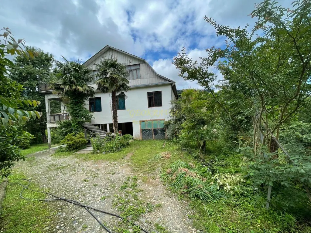 Частный дом и участок земли в Тихильнаре