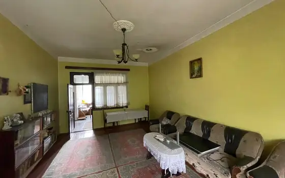 Частный дом и участок земли в Тихильнаре
