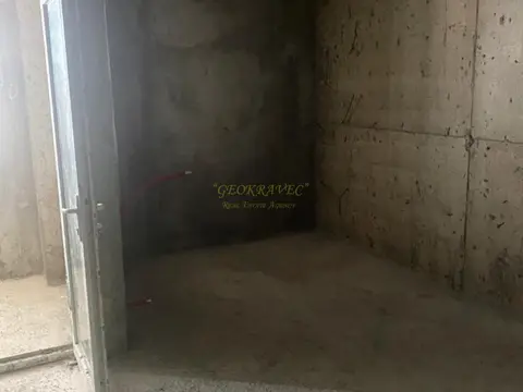 Квартира в состоянии черный каркас с большой террасой, на верхнем этаже