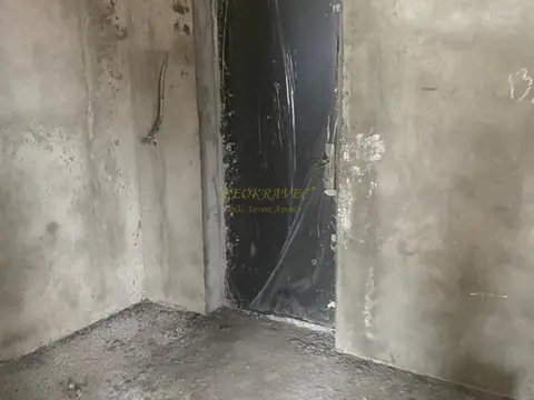 Квартира в состоянии черный каркас с большой террасой, на верхнем этаже