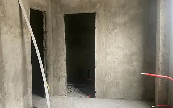 Квартира в состоянии черный каркас с большой террасой, на верхнем этаже
