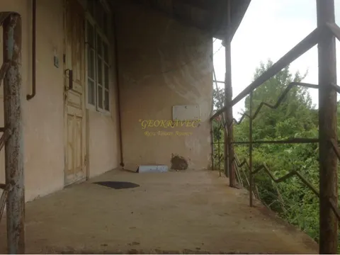 Двухэтажный дом с участком земли в Даба Чакви