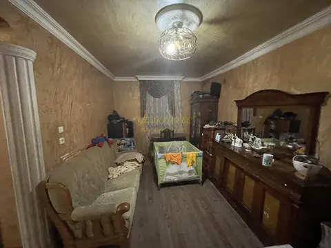 Срочно продается дом в центре города по цене ниже рыночной.