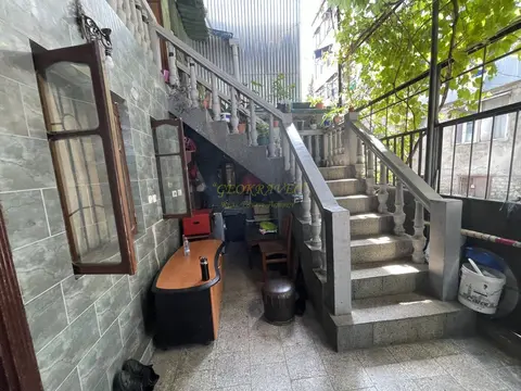 Срочно продается дом в центре города по цене ниже рыночной.