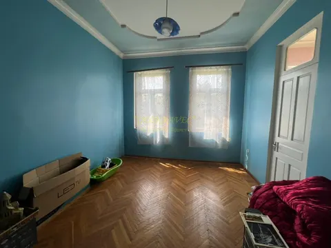 Продается двухэтажный частный дом в Ланчхути.
