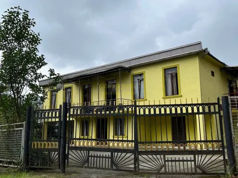 В муниципалитете Кобулети,    в 4 -ех км-ов от центра,  90 м над уровнем моря. В красивом поселке,продается двухэтажный дом , со всеми  удобствами. - изображение 1