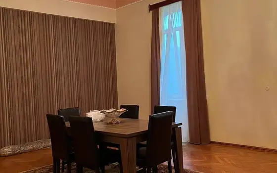 В муниципалитете Кобулети,    в 4 -ех км-ов от центра,  90 м над уровнем моря. В красивом поселке,продается двухэтажный дом , со всеми  удобствами.
