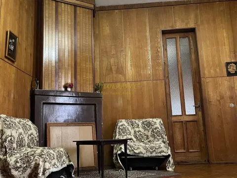 В муниципалитете Кобулети,    в 4 -ех км-ов от центра,  90 м над уровнем моря. В красивом поселке,продается двухэтажный дом , со всеми  удобствами.