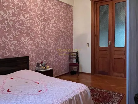 В муниципалитете Кобулети,    в 4 -ех км-ов от центра,  90 м над уровнем моря. В красивом поселке,продается двухэтажный дом , со всеми  удобствами.