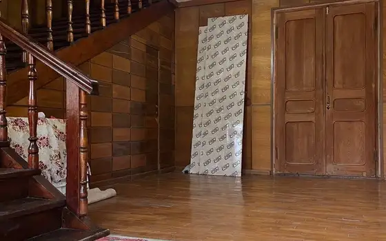 В муниципалитете Кобулети,    в 4 -ех км-ов от центра,  90 м над уровнем моря. В красивом поселке,продается двухэтажный дом , со всеми  удобствами.