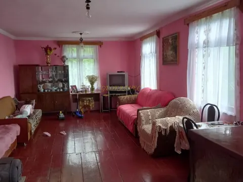 В муниципалитете Кобулети, в красивом селе продается  частный дом с участком земли .