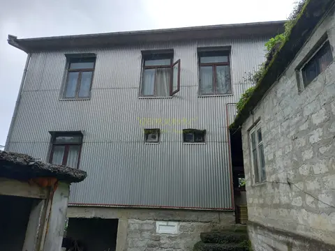 В муниципалитете Кобулети, в красивом селе продается  частный дом с участком земли .