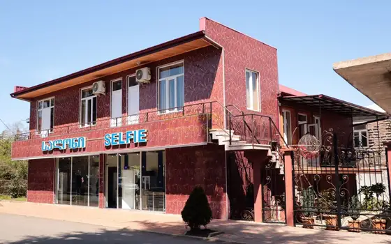 В Кобулети на центральной улице продается частный дом - სურათი 1