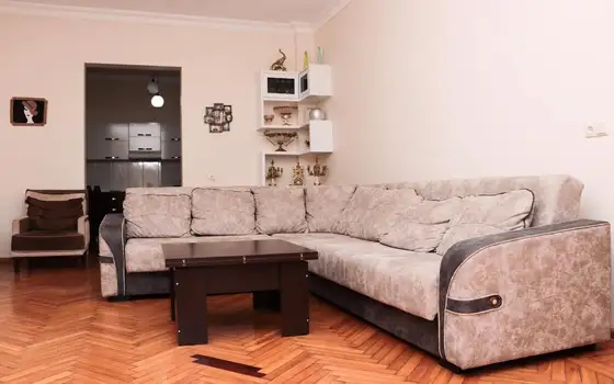 В Кобулети на центральной улице продается частный дом