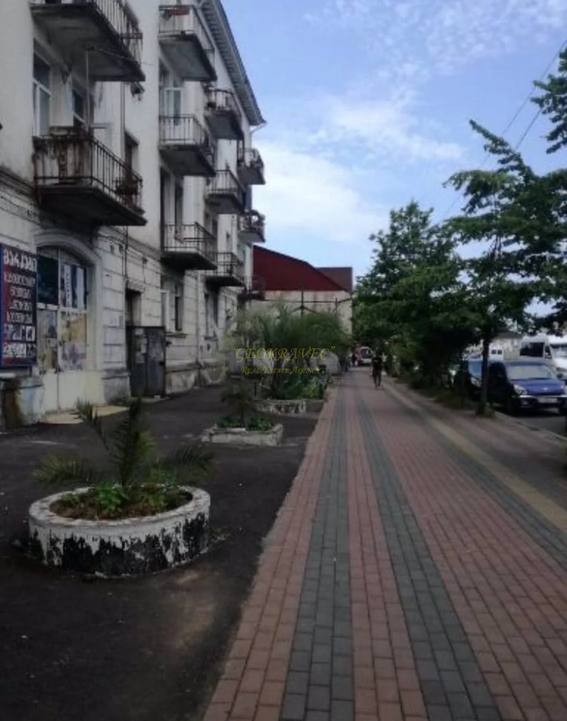 Продается коммерческое помещение в близи колхозного рынка.