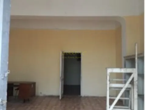 Продается коммерческое помещение в близи  колхозного рынка.