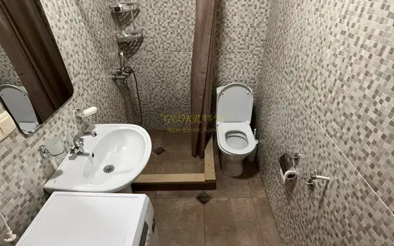 В старом Батуми  в близи площади  Пьяцца  сдается квартира в аренду.
