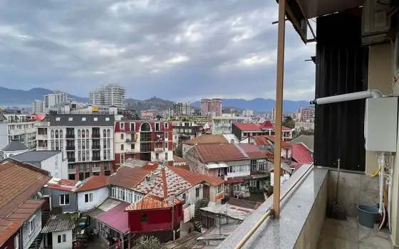 В старом Батуми  в близи площади  Пьяцца  сдается квартира в аренду.