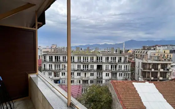 В старом Батуми  в близи площади  Пьяцца  сдается квартира в аренду.